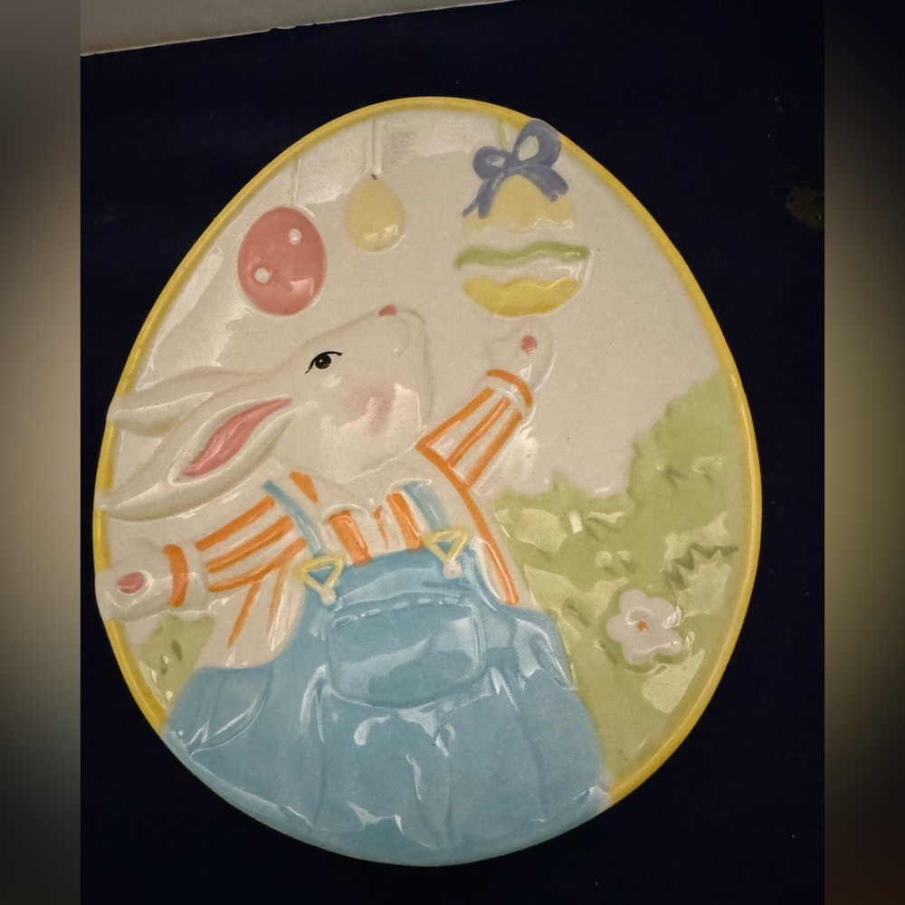 EUC Pier One Imports Handpainted 3D Easter Plate Decor 9” No chips or scratches
